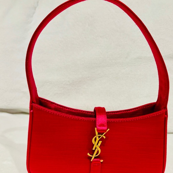 Saint Laurent Shoulder Bag in Fuchsia Satin - Picture 1 of 4